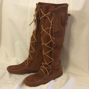 Minnetonka Lace up Boot size 8
